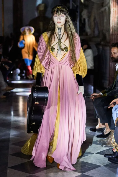 Look 74